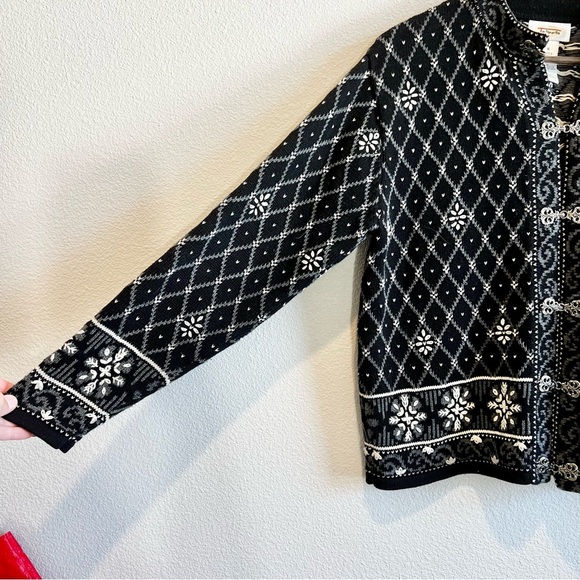 TALBOTS Women’s Black Knit Nordic Snowflake Sweater Cardigan fair isle winter M - Picture 3 of 10